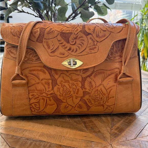 Large Vintage 70s Tooled Leather Handbag - Picture 2 of 10
